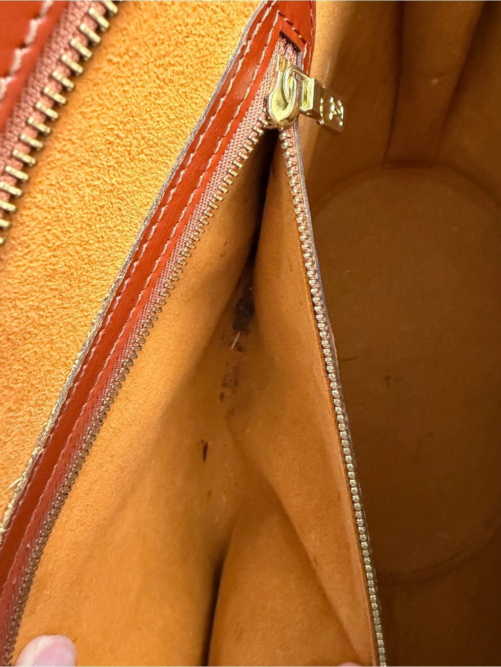 Louis Vuitton Saint Jacques GM Tote
Bag (Epi Leather) - Picture 12 of 16